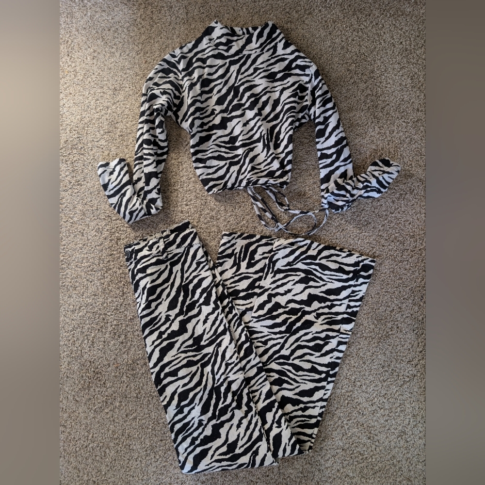 Motel Zebra Print Two-Piece Set Long Sleeve Crop Top High Rise Pants Size XS